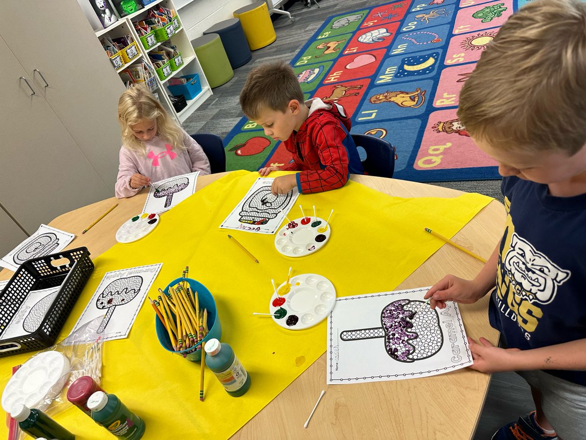 NorthCreekElem's tweet image. Kindergarten team had Apple day today! During themed days like this students are working on several different areas of learning, and having a blast!