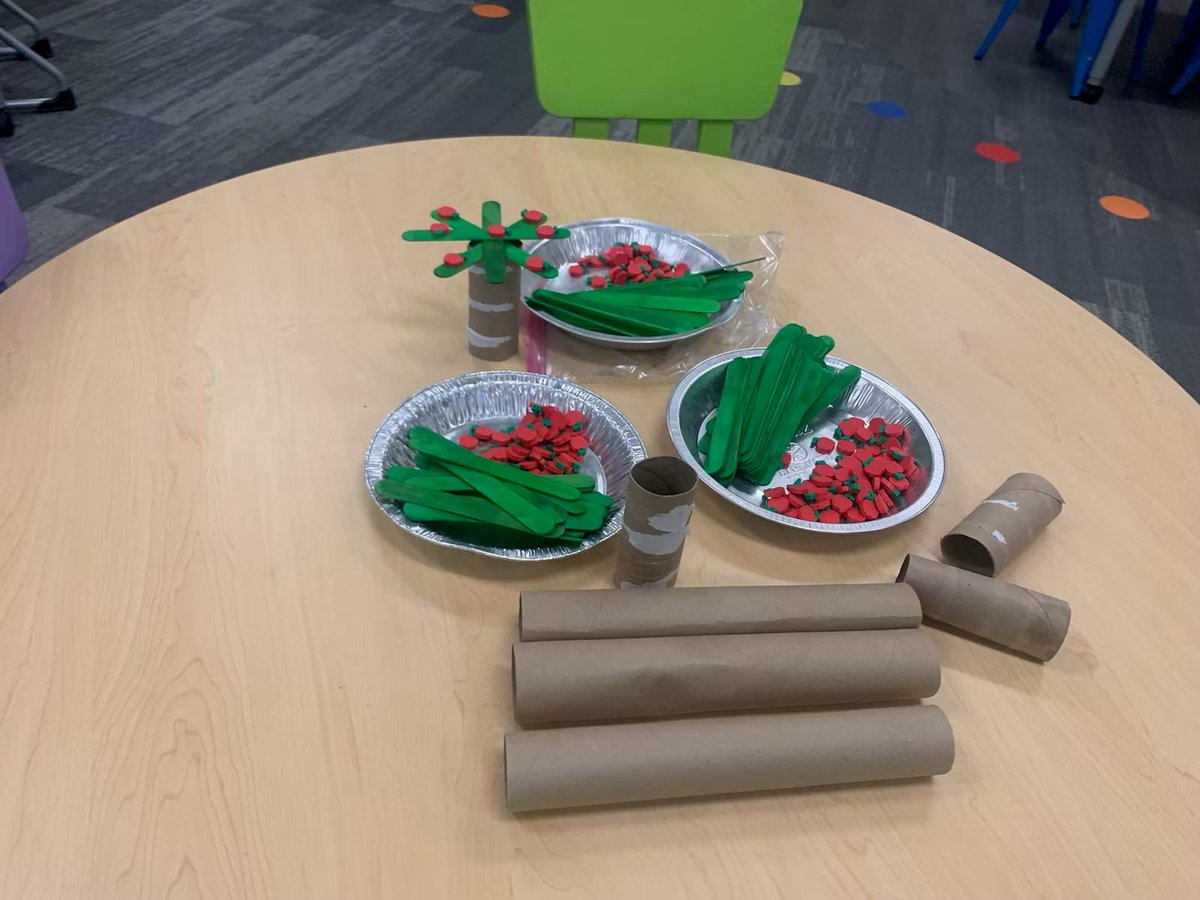 NorthCreekElem's tweet image. Kindergarten team had Apple day today! During themed days like this students are working on several different areas of learning, and having a blast!