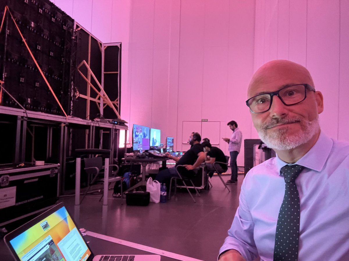 Joseluislosa's tweet photo. Un placer presentar un congreso nacional tan interesante como el de la recogida de residuos de aparatos electrónicos y eléctricos (RAEE) que muchas veces almacenamos en casa sin motivo. Y hacerlo en una ciudad como Córdoba, experta en reciclar incluso su mezquita en catedral…😉 https://t.co/Qdjhd1mlYF