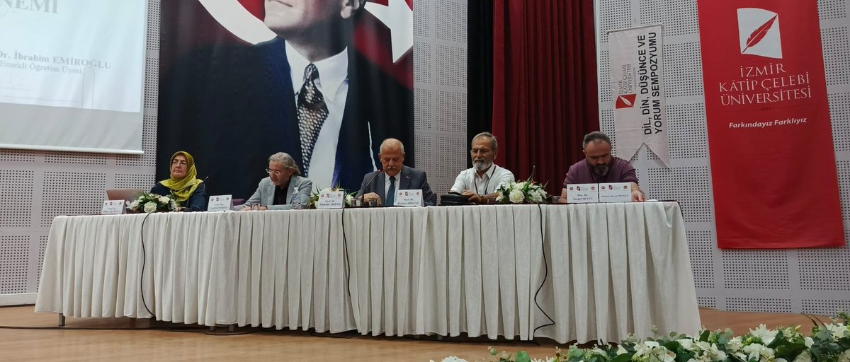 İKÇÜ'de, Dil,Din, Düşünce ve Yorum Sempoyumunda "Kur'ân'da Karşılaştırma Yöntemi ve Bunun Düşünsel Önemi" başlıklı tebliğimi sundum. Umarım faydalı olur.