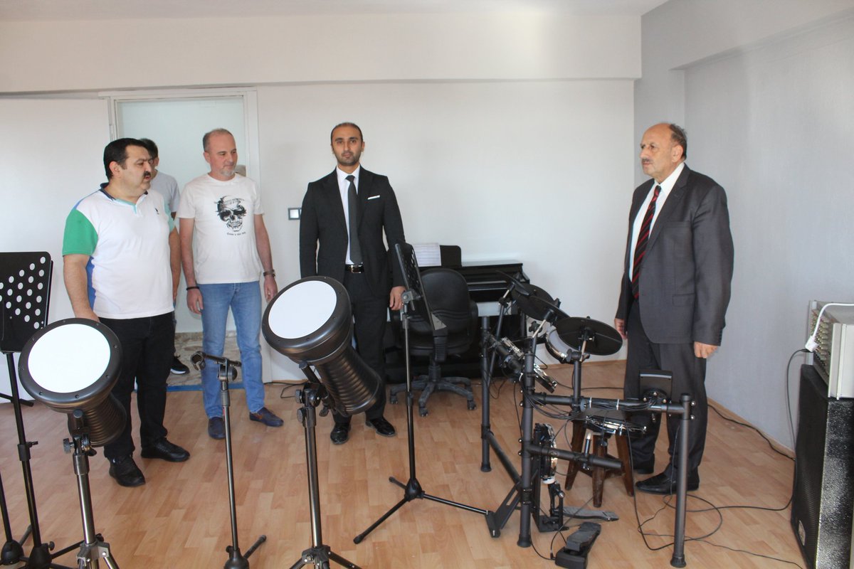 ilce_milli's tweet photo. 📌 Bilim ve Sanat Merkezi

İlçe Milli Eğitim Müdürümüz Derviş Özçal ve Şube Müdürümüz Turgut Karakuş, İlçemiz Bilim ve Sanat Merkezini ziyaret ederek yapılan çalışmalar hakkında bilgi aldılar.

@miracsunnetci 
@DervisOzcal 
@TC_Bolvadin 
@afyonilmem https://t.co/k1vhiwhhTW