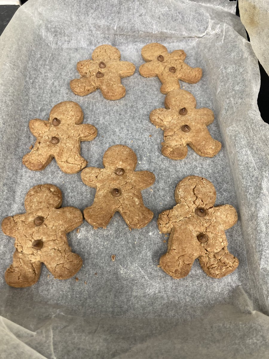 Friday afternoons are for baking ‘Gingerbread men’ a lovely end to a busy week 😍
#wearestannes
<a href="/StAnnes_EHS/">Emma Hardy Smith @ St.Anne’s</a> 
<a href="/AWebbStAnnes/">Ally Webb</a>