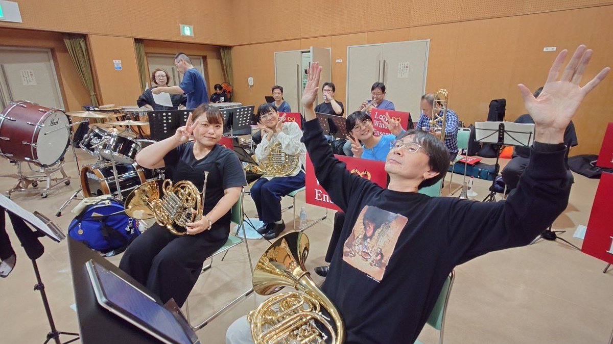 Loop_we93's tweet photo. 本日の練習の様子を
ちょこっとおすそ分け☺️💖
#LoopWindEnsemble
#ループウィンドアンサンブル
#定期演奏会 #吹奏楽 https://t.co/fEUFVWerHv