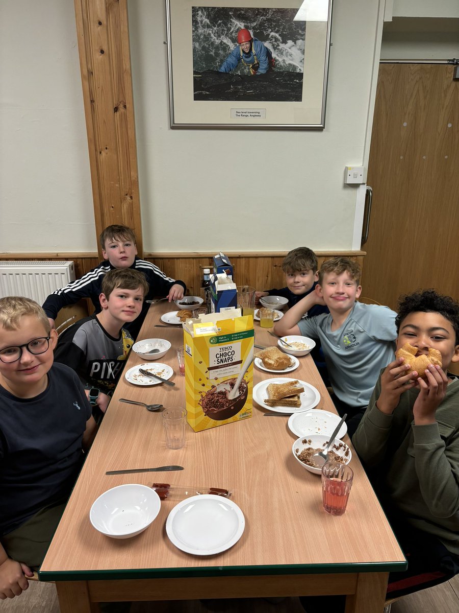 y6_CTK's tweet photo. A few photos from breakfast. Croissant day. 🥐 https://t.co/KUcAg9EeRO