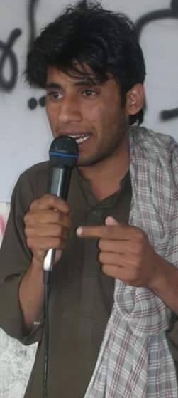 سیاسی جدوجہد ہر انسان کا حق ہے، لیکن اگر پاکستان میں سیاست جرم ہے بھی تو جہاں آپ کے سینکڑوں سیاستدان جیلوں میں قید ہیں وہیں بلوچوں کو جیلوں میں جگہ کیوں نہیں ہے؟ 
کیوں اغوا نما گرفتاری کا شکار کر کے انہیں اور ان کے خاندان کو نفسیاتی تشدد کرتے ہو؟
#SaveShabirBaloch