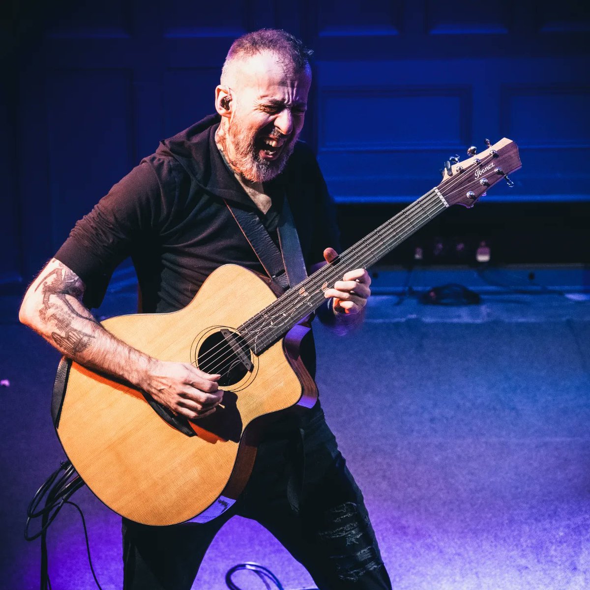 jongomm's tweet photo. First gig with my new guitar! Don't know who was more nervous, me or it

It was perfect. Well, except it needs to be one million percent more scratched up. Won't take long...

@acapelastudio (near Cardiff, South Wales) is a gem of a venue BTW. 10 Gomms out of 10

#IbanezJGM11 https://t.co/Z1iTo5C4L6