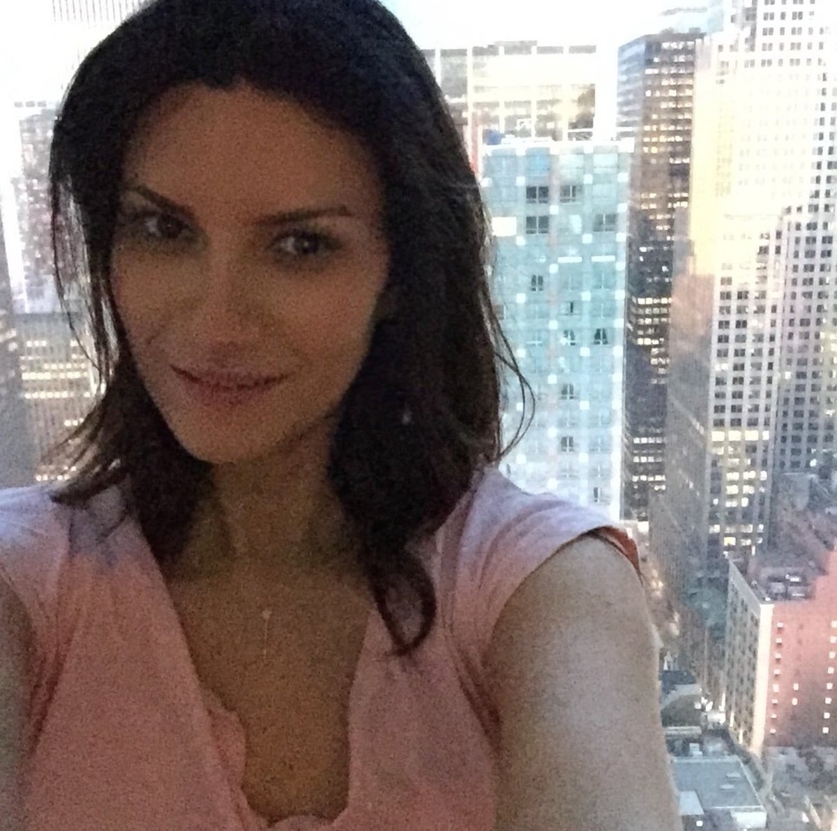 LauraPausini's tweet image. BUONGIORNO NEW YORK
Ready for tomorrow? 👁️
@AMOR931FM #AmorEnVivo2024
@UBSArena 
🎤🗽🍀
L’ultima tappa del #LauraPausiniWorldTour è stata proprio qui nella grande mela 🍎ad Aprile ..e fra un mese esatto ripartiamo da Londra 🇬🇧 
Siamo Carichi?