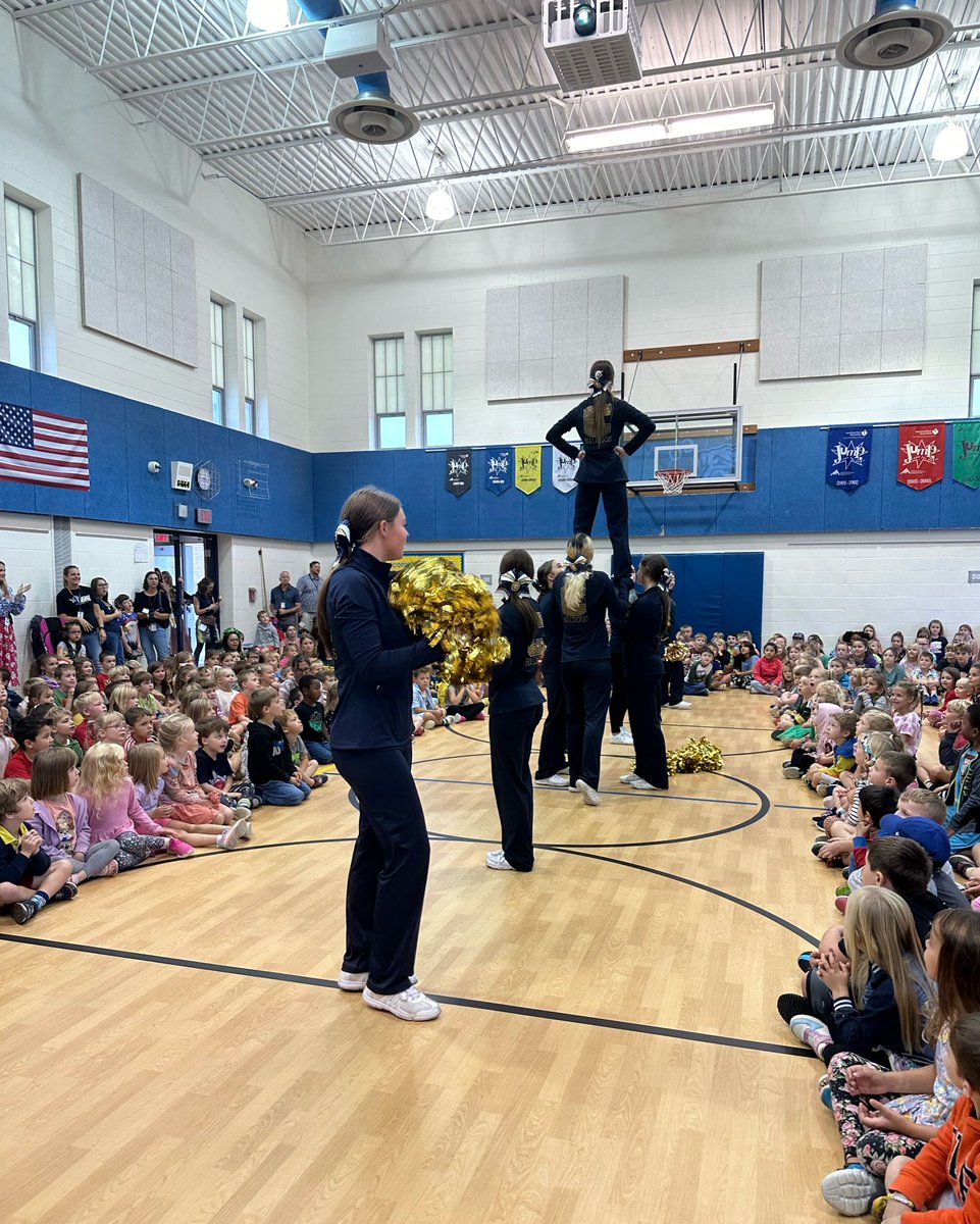 NorthCreekElem's tweet image. Started our week with an awesome community meeting hosting the CHS band, cheer and football team. Today is blue and gold day. Happy homecoming Friday.