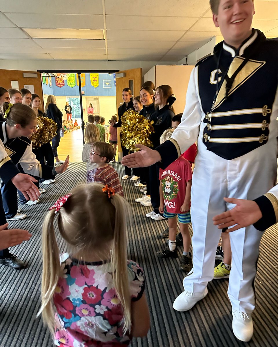NorthCreekElem's tweet image. Started our week with an awesome community meeting hosting the CHS band, cheer and football team. Today is blue and gold day. Happy homecoming Friday.