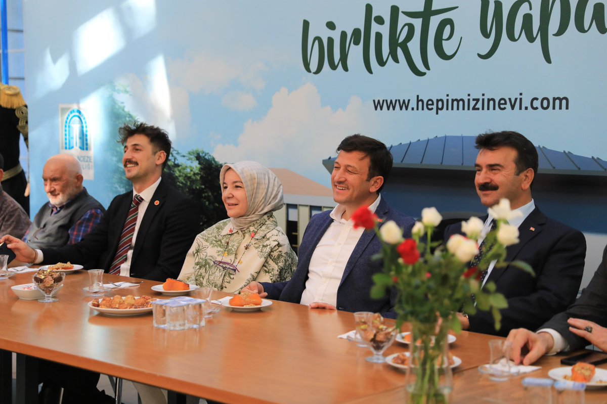 avhamzadag's tweet photo. Her taşı ve karış toprağı ecdadımızın emaneti olan İstanbul’da #TürkiyeBuluşmaları kapsamında Darülaceze’yi ziyaret ettik. Tebessümleriyle bize kucak açan büyüklerimizin elini öptük, hayır dualarını aldık. 

Şefkat ve samimiyetin evi olan Darülaceze’nin dayanışma sorumluluğunu yüksek maneviyatla ifa eden değerli çalışanlarını kutluyor, her birine ayrı ayrı teşekkür ediyorum.

📍Şişli, Darülaceze