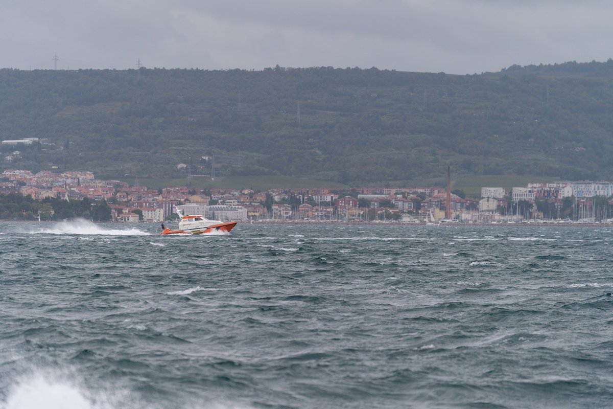 EMSA_EU's tweet photo. As part of the #SARex2024 performed today in the Adriatic Sea, maritime authorities from 🇸🇮, 🇮🇹, @EFCA_EU &amp; EMSA have tested #maritime #information #sharing through #CISE 🌊

🗓️Join the CISE event on 17 October ➡️https://t.co/brlu43zYmW https://t.co/qWoKPsZ8Na