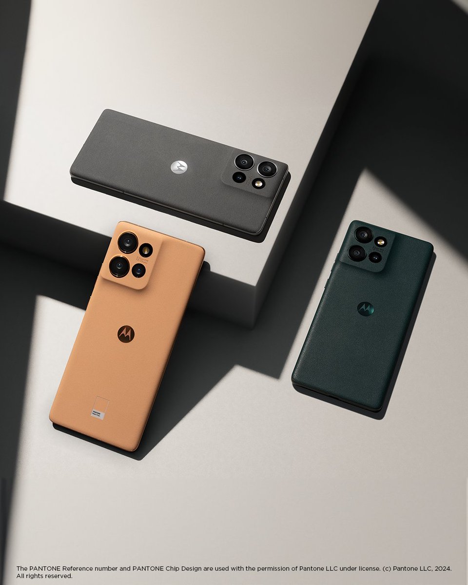 Moto's tweet photo. Thoughtfully crafted, undeniably elegant. All eyes on #edge50 😍. #hellosmARTphone 
Learn more: https://t.co/OfnNUNvLPk https://t.co/uA6SdC6GIr