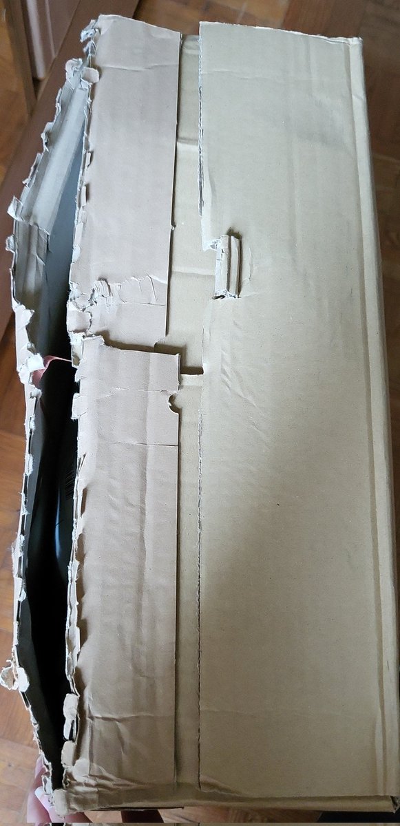 Je reste bloquée a la maison tte la journée pour recevoir mon colis, avec bien sûr 1 jour de retard et le livreur qui balance le colis au dessus du portail.... de pire en pire <a href="/DPD_Fr/">DPD France</a> ... heureusement pas fragile 😡😡😡😡