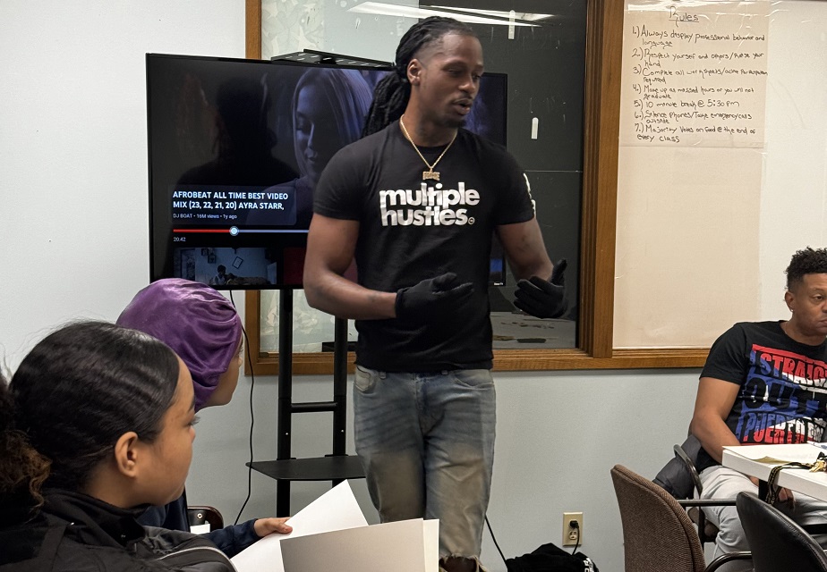 OJPgov's tweet photo. Since 2022, we’ve invested more than $275M in community violence intervention initiatives. Here are four organizations that are having a major impact in Washington state. 
https://t.co/9ET8qDeWL8 https://t.co/UJr5ZutMyv