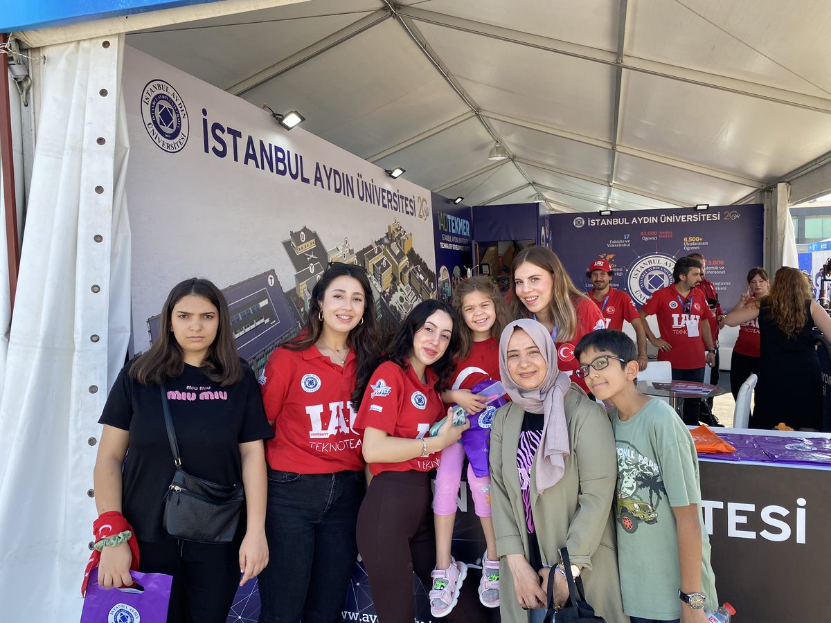 İstanbul Aydın Üniversitesi ve Kıbrıs İlim Üniversitesi olarak, gençlerimizin yanında olmaktan ve onlara ilham vermekten büyük mutluluk duyuyoruz.

Bu festivalde emeği geçen tüm katılımcılara, genç mühendislerimize, bilim insanlarına ve teknolojiye gönül vermiş herkese teşekkür