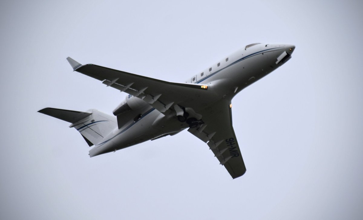 bigchrys2's tweet image. Missed the A380...

Managed to catch the Bombardier Challenger 9H-MIR departing 

#pik 
#prestwickairport 
@GPABusiness 
#bombadier 
#9Hmir