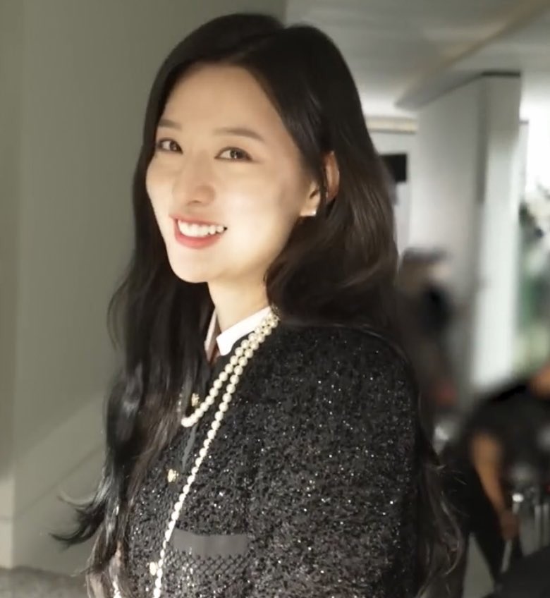 jwoniiee_'s tweet photo. Ms. Hong you are so pretty https://t.co/D76Tmu07t5
