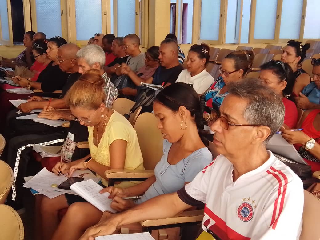 "¡Listos para inspirar! Nuestro equipo en #PalmaSoriano ha finalizado la preparación para las visitas a instituciones educativas. Estamos emocionados por compartir conocimientos y experiencias que motiven a los estudiantes en su camino de aprendizaje.