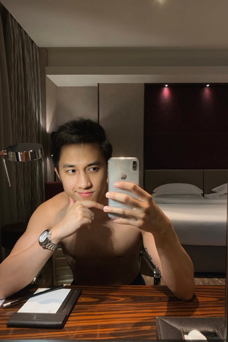 lemme distract u