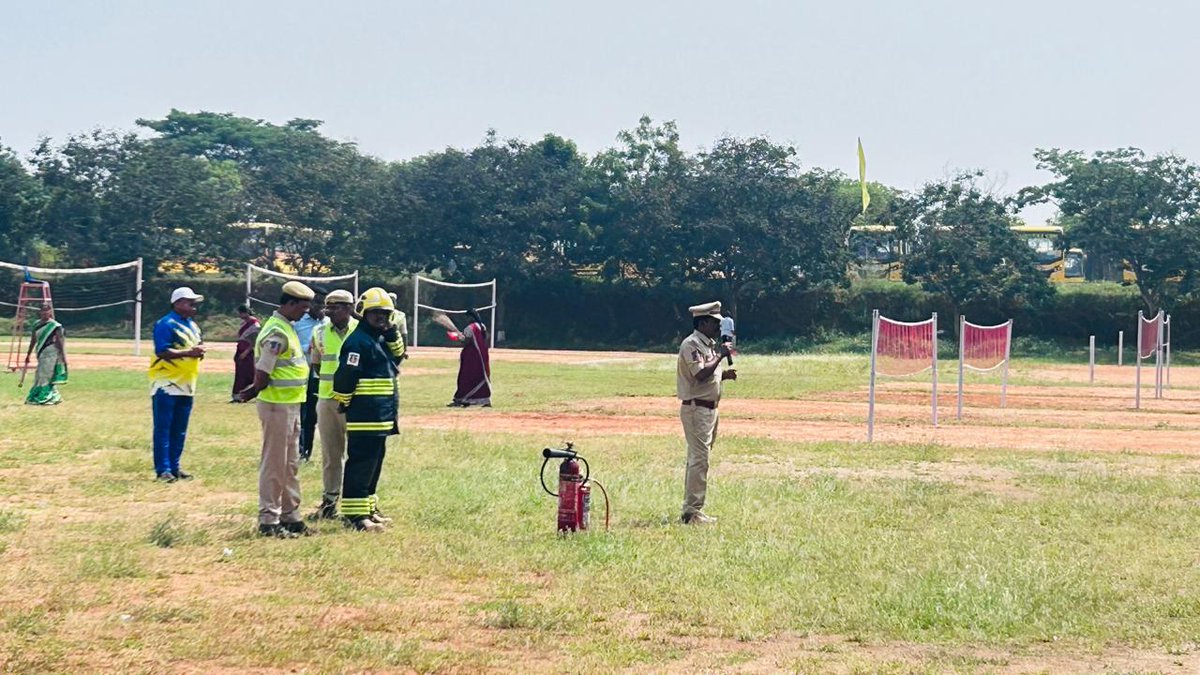 dprohyd's tweet photo. A lecture and demonstration on fire safety and prevention, conducted by Hayathnagar Fire Station Officer M Yadgiri, was organized at the Annual Training Camp of 1 Telangana Battalion #NCC, held at Rama Devi Public School, aiming to educate and raise awareness among the cadets. https://t.co/BEv10c5nBz