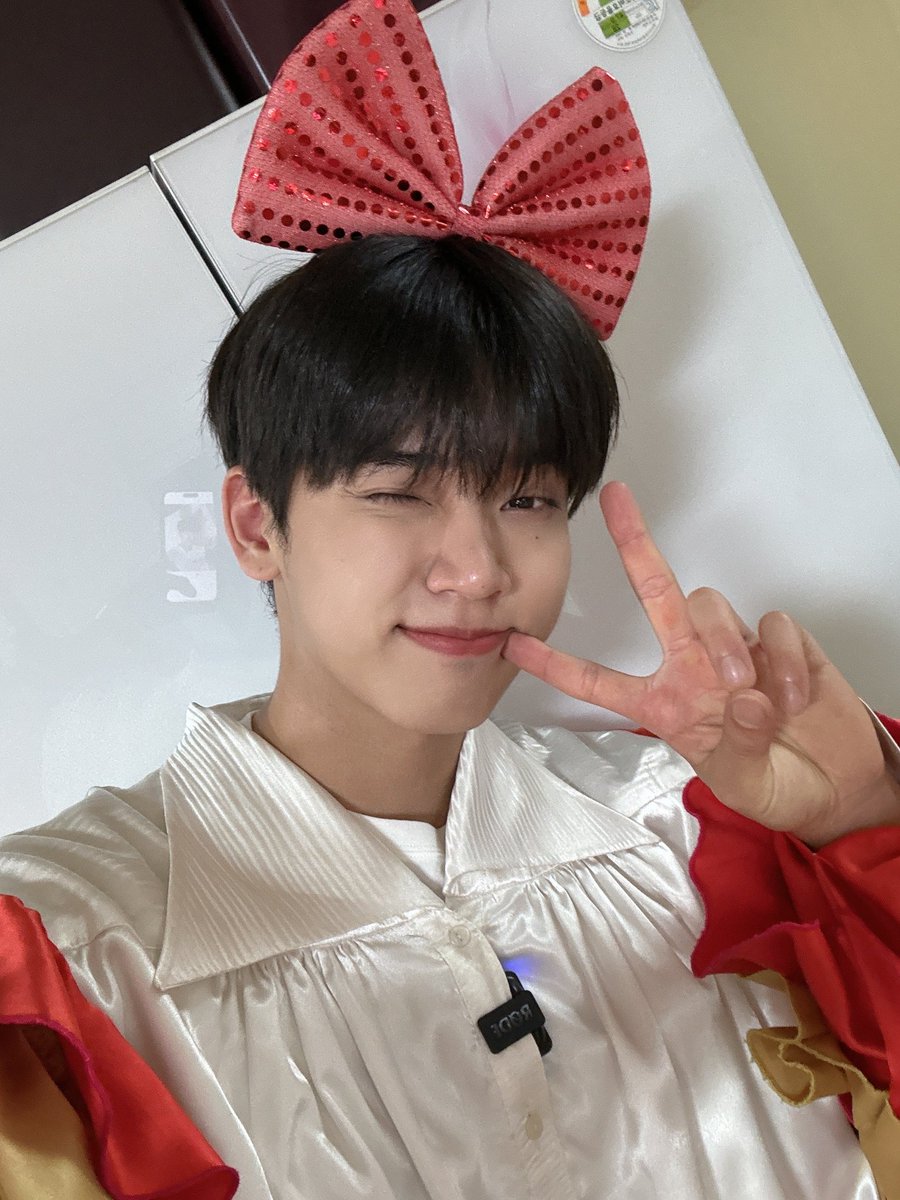 OmegaX_members's tweet photo. [#OX]

나는야 작은 까탈레나

#OMEGA_X #오메가엑스   
#혁 #HYUK https://t.co/uA1BzgVDg2