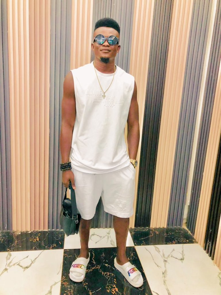 OrmanKamara's tweet photo. @Ormankamara Happy Birthday celebrate 🥂 Ronaldo Aka Tem Money 🤑💰 Stops Nonsense  _Amazing Grace brother fill your path_
!Happiness comes and goes, brother makes it a must in advance for the future!  #birthdaygift Sierr https://t.co/rBlE8j7Nhd