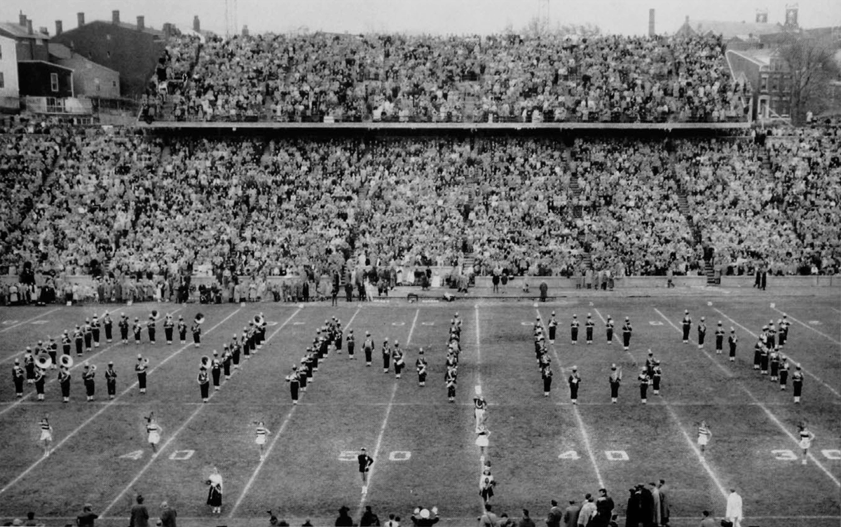 Nippert Stadium 🏟️ 1950s

Sid Gillman's offense had the Bearcats firing on all cylinders with a 35-5-1 stretch across four seasons in the early '50s, allowing for the first major expansion of the stadium since 1936.

Read more: cpaw.me/n1950s

#Bearcats ◆ #Nippert100
