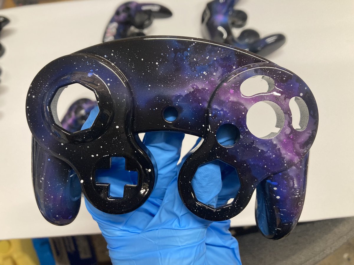 CalamitysCustom's tweet image. Resin casters!! I’m looking to commission abxyzs dpad l r and a plug cover in this style to match a shell like this, and I need them before october 28th. If you can do it DM me!