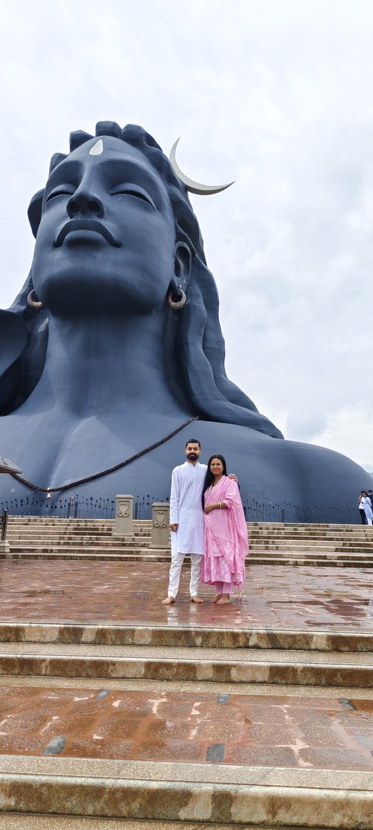 KarticDass's tweet photo. I'm a volunteer with Isha since 2019, got married last November &amp; visited Isha ashram in July 2024 along with my wife as she was new to Isha. While returning she had tears in her eyes feeling nostalgic...

I wasn't told to be a monk or get married, it was #MyPathMyChoice https://t.co/0tq4opPILn
