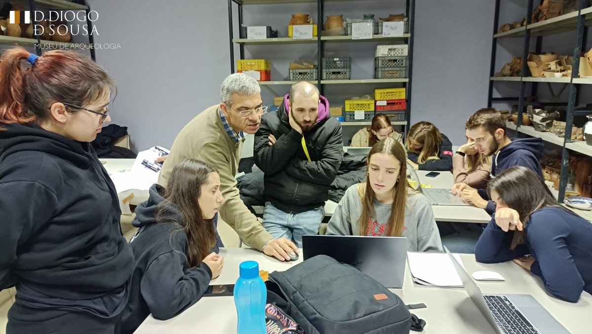 MuseuDDiogo's tweet photo. [O Museu Comemora]

Hoje, dia 5 de outubro, comemoramos o Dia Mundial do Professor, que foi estabelecido pela UNESCO, com o objetivo de dar a devida importância à missão destes profissionais, na orientação das aprendizagens e na construção de melhores cidadãos. 

#MADDS #MMP https://t.co/iTM3dSiJZJ