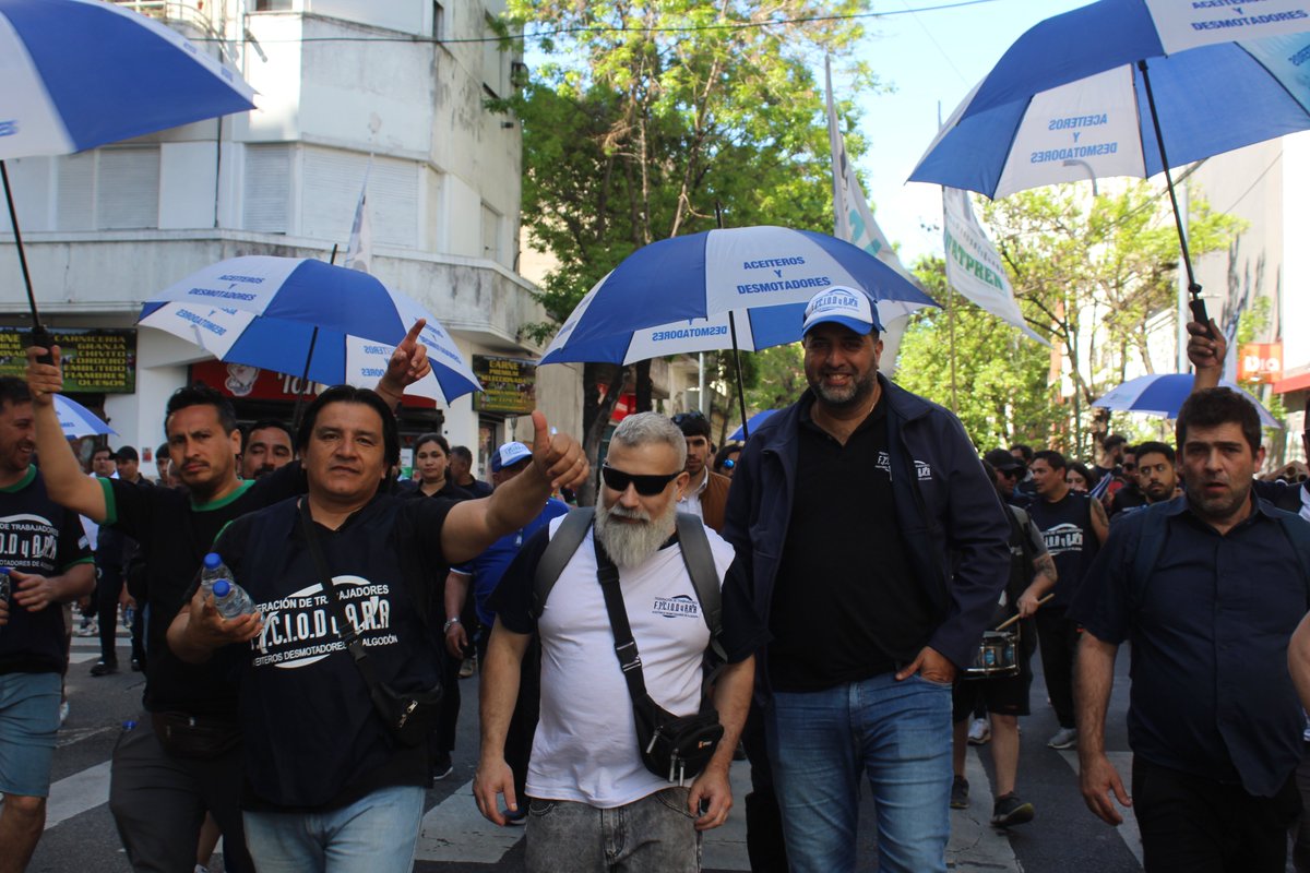 soeiacapital's tweet photo. Marchamos para que las universidades sigan siendo gratuitas.

Marchamos por el futuro de nuestros hijos, nietos y las próximas generaciones. Defendemos las universidades porque creemos en un país donde todos puedan acceder a una educación que abra las puertas a un mejor futuro. https://t.co/NZ6PUFCJ57