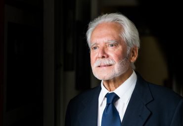 MediosUnidosCL's tweet photo. SEÑAL DIGITAL / Conversamos con el cientista político Crisóstomo Pizarro, uno de los autores del libro "La esperanza frustrada" sobre los últimos procesos constituyentes, editado y distribuido por @EdicionesPucv en el "Portaleando La Mañana": https://t.co/G68EP5tBu6 https://t.co/U8NHi0xWVm