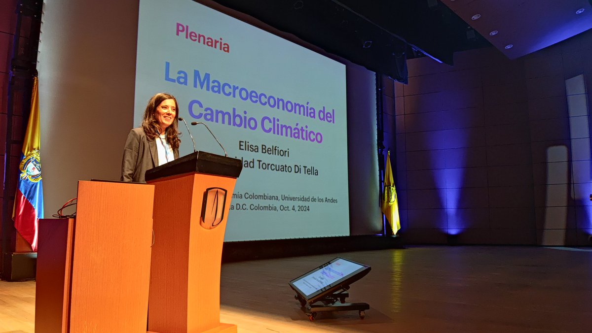 EconomiaUAndes's tweet image. 🔴 En vivo: La #Macroeconomía del #CambioClimático por @elisabelfiori profesora y directora de grado, Escuela de Negocios - @utditella.

Únete a esta sesión del VIII Congreso de #EconomíaColombiana #CEC2024 🎥: bit.ly/4gRONwX

#Economia #EconomiaUniandes