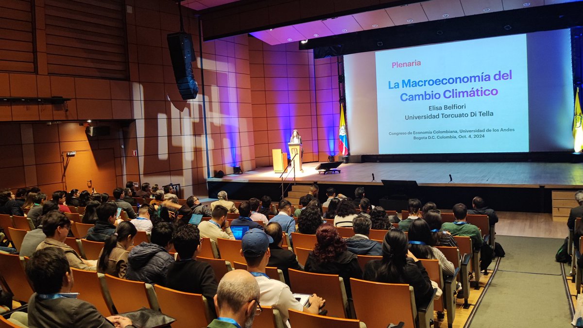 EconomiaUAndes's tweet image. 🔴 En vivo: La #Macroeconomía del #CambioClimático por @elisabelfiori profesora y directora de grado, Escuela de Negocios - @utditella.

Únete a esta sesión del VIII Congreso de #EconomíaColombiana #CEC2024 🎥: bit.ly/4gRONwX

#Economia #EconomiaUniandes