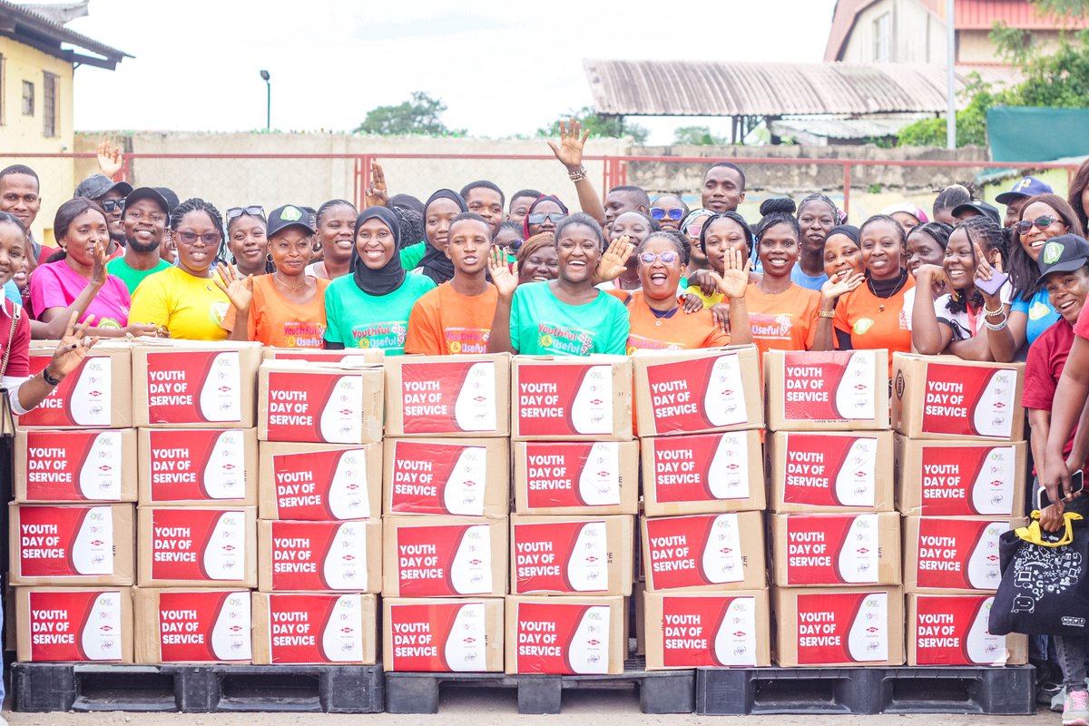 YouthDoS (@youthdos) on Twitter photo #FlashbackFriday to an impactful day with <a href="/lagosfoodbank/">Lagos Food Bank</a> as part of #YDOS2024! 🙌
They hosted a seminar on youth engagement for community change, and also distributed food packs to families in need.
Check out the highlights of the event!
#LEAPAfrica #DowAfrica #YDOS2024 #lfbi #FlashbackFriday to an impactful day with <a href="/lagosfoodbank/">Lagos Food Bank</a> as part of #YDOS2024! 🙌
They hosted a seminar on youth engagement for community change, and also distributed food packs to families in need.
Check out the highlights of the event!
#LEAPAfrica #DowAfrica #YDOS2024 #lfbi