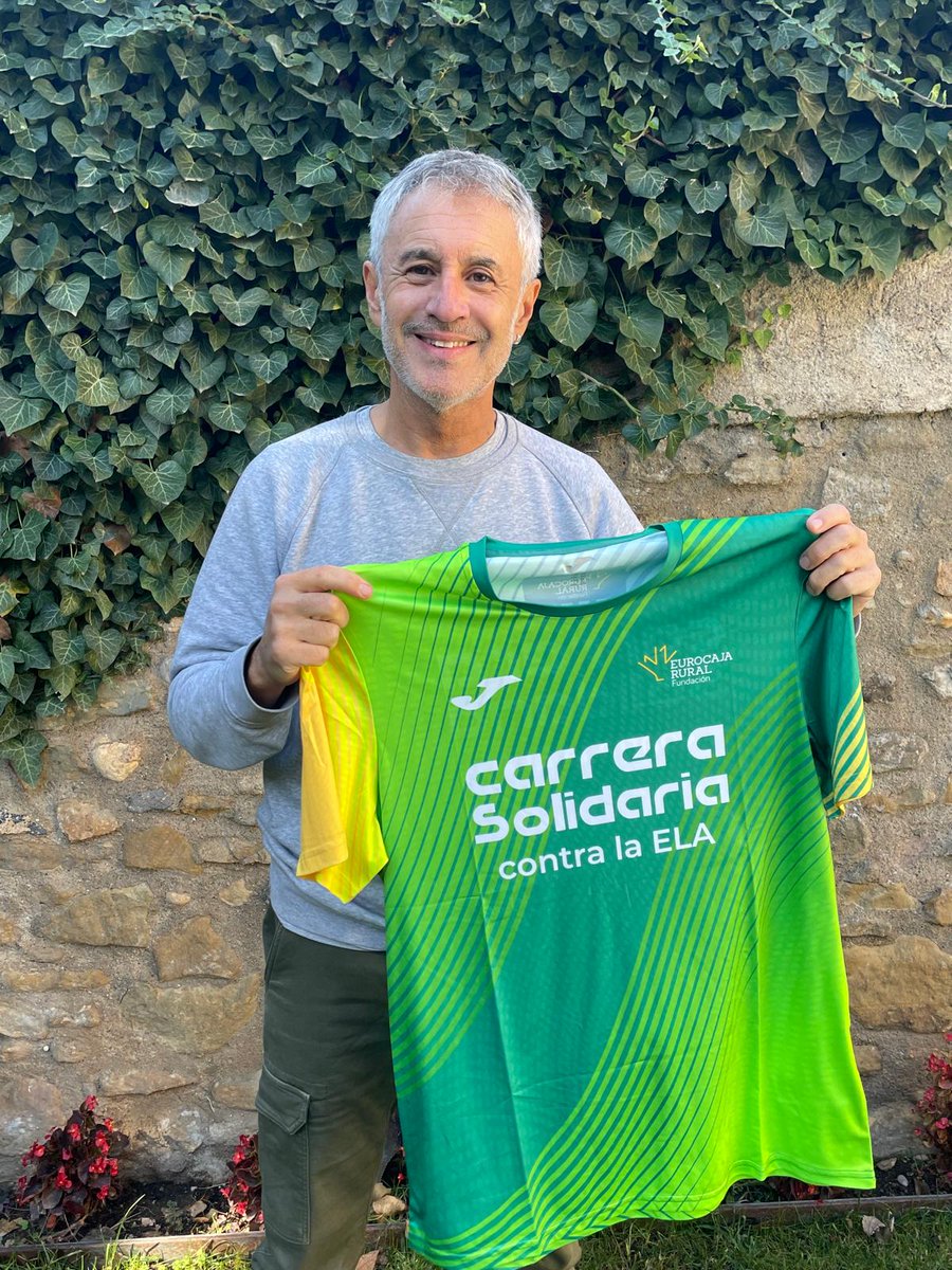 FundacionECR's tweet photo. 🎙️🎶Gracias @SDalmaoficial por tu apoyo a la #CarreraSolidariaFundaciónECR 💚

#AdelanteCLM @AsociacionELA @ELA_CyL @adelacv #ELARegiónDeMurcia @_ARAELA_ @Asoc_CanELA @eurocajarural @minsaitbyindra #GrupoEULEN @unitel_tc https://t.co/LnO8CnRuWR