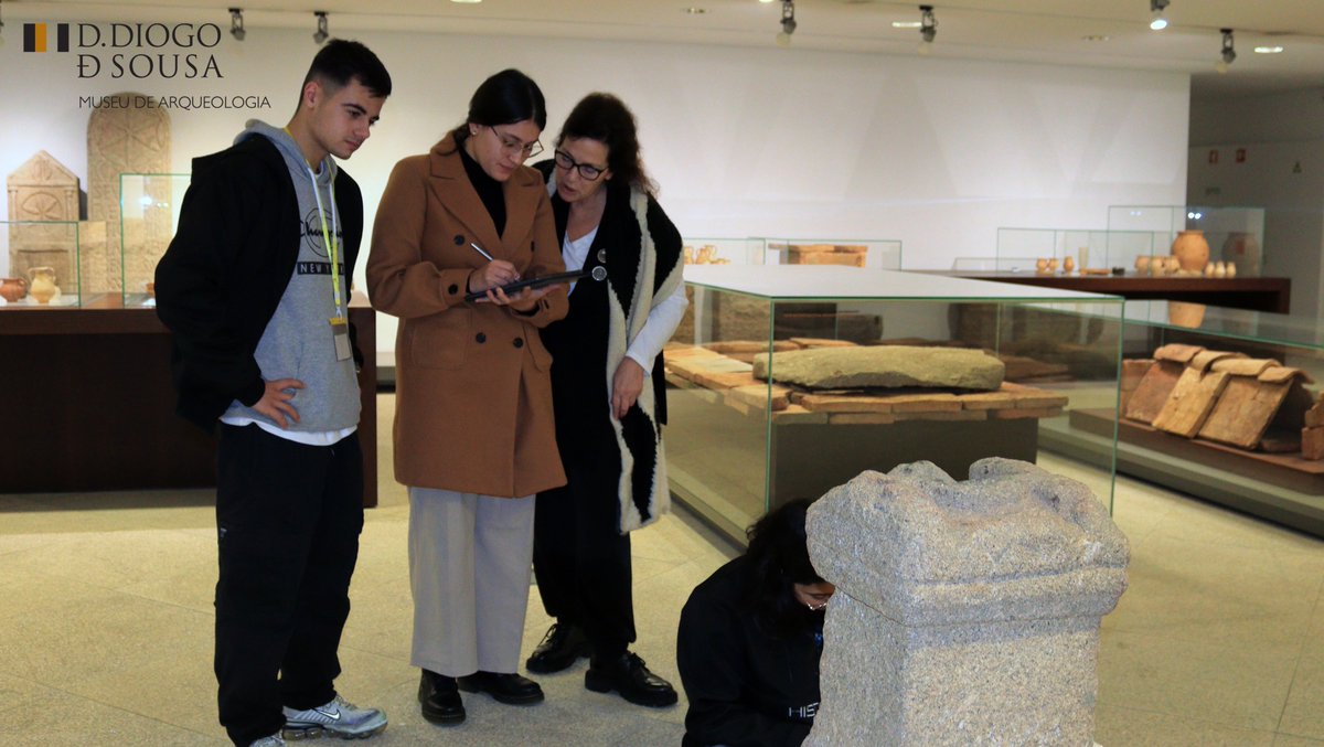 MuseuDDiogo's tweet photo. [O Museu Comemora]

Hoje, dia 5 de outubro, comemoramos o Dia Mundial do Professor, que foi estabelecido pela UNESCO, com o objetivo de dar a devida importância à missão destes profissionais, na orientação das aprendizagens e na construção de melhores cidadãos. 

#MADDS #MMP https://t.co/iTM3dSiJZJ