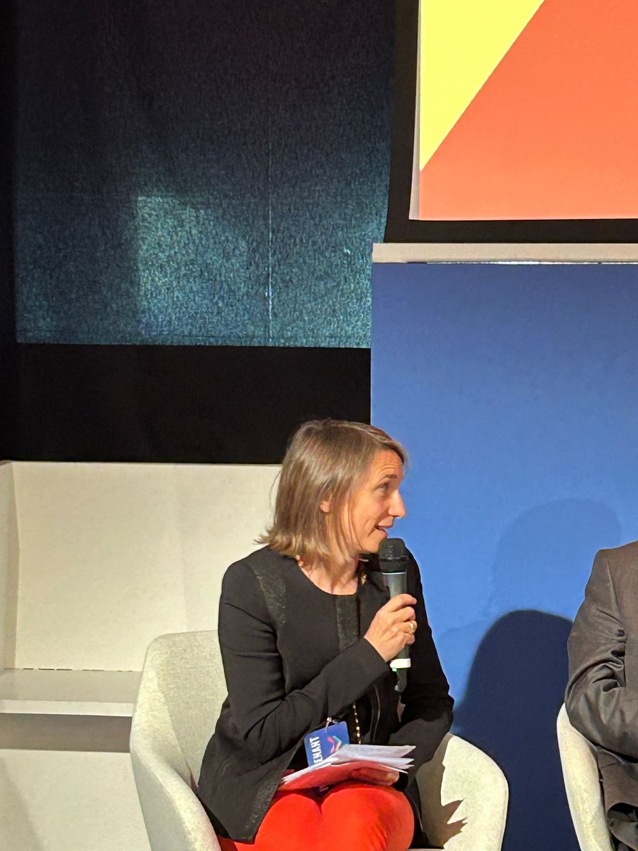 #Francophonie24
 <a href="/CelineGilquin/">Celine Gilquin</a>, Dir. Lien social à l'AFD : 

"Les Industries Culturelles et Créatives #ICC sont un secteur qui emploie beaucoup de jeunes. Nous travaillons sur les formations pro. avec des structures locales et en lien avec les autorités pour s'assurer qu'il y a