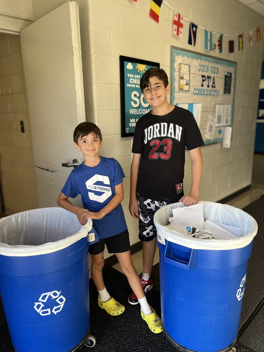 Being great leaders helping the school reduce, reuse, and recycle! ♻️🦈🤍 #itsworthit <a href="/WoParkSharks/">Worthington Park Elementary School</a>