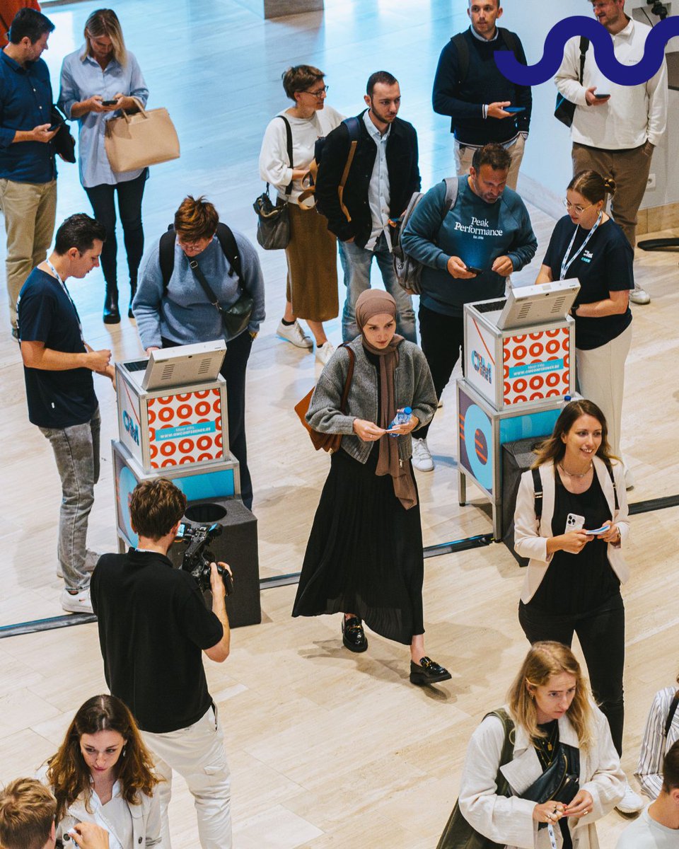 Vlot door de ingang geraken maandag? Daar streven we opnieuw naar! Wanneer je binnenkomt, scan je de barcode van je ticket aan de kiosken van Fielddrive. Moeilijk is 't niet: scannen, printen en binnen. Houd je ticket dus alvast bij de hand!