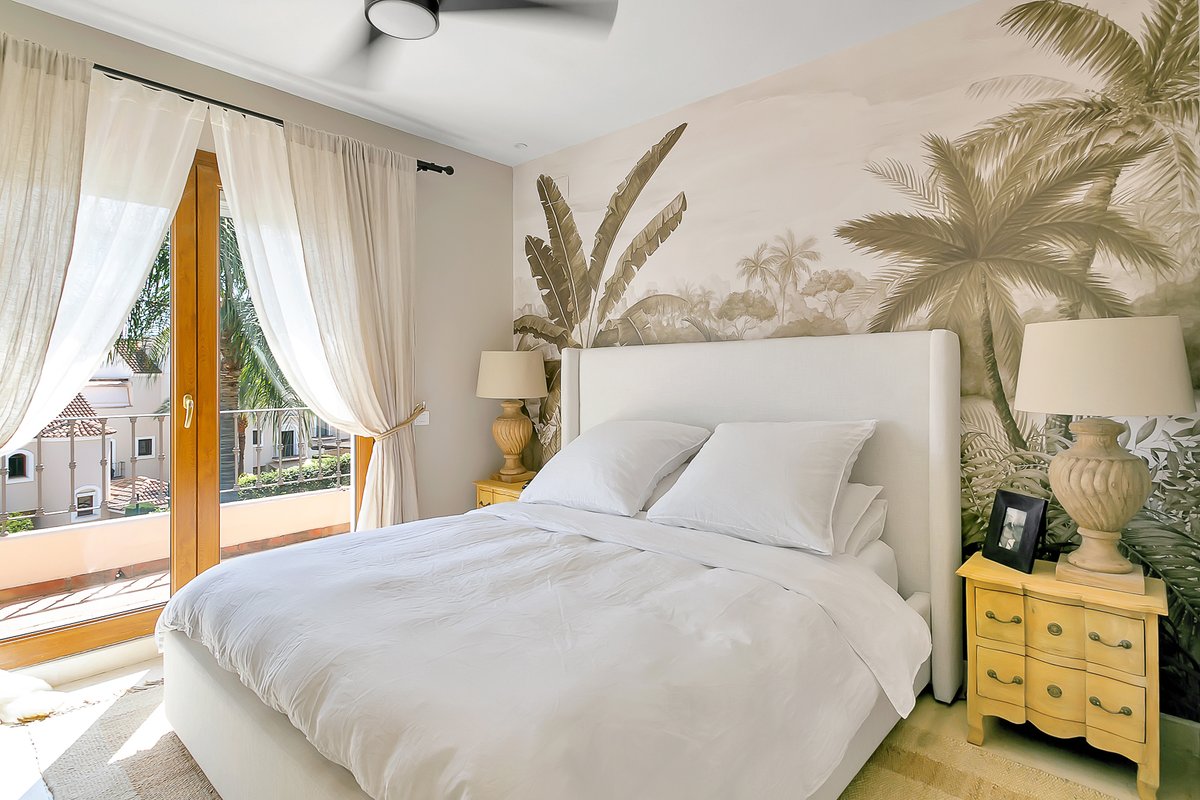 mibrobanus's tweet photo. Breathtakingly Beautiful Totally Reformed 4 bed Townhouse - This is just perfect, stunning from head to toe, must be seen to appreciate. 975,000 Euro https://t.co/tPpgphAYJI