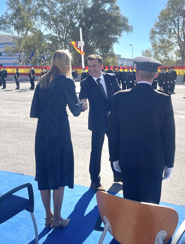 En el 200 aniversario de la Policía Nacional ha sido un honor recibir la Cruz al Mérito Policial con Distintivo Blanco en representación de @Hidrogea. Muchas gracias a la Delegada del Gobierno en la Región de Murcia y al Jefe Superior de Policía