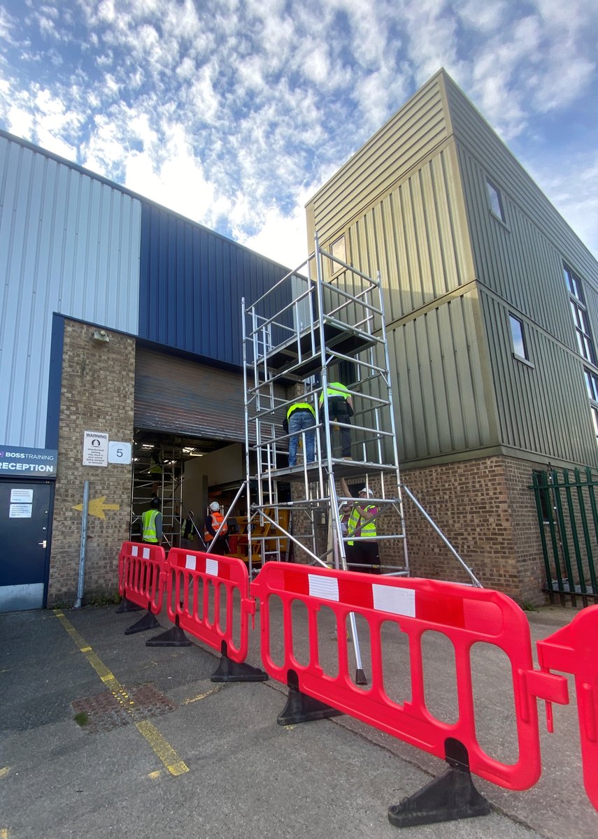 Great to get one final course done in the sun before winter begins! 🌤

Congratulations to the delegates from Makers Construction &amp; Emereo for completing the PASMA Towers for Users course this afternoon.

We hope everyone has a great weekend!

#PASMA #HealthandSafetyTraining