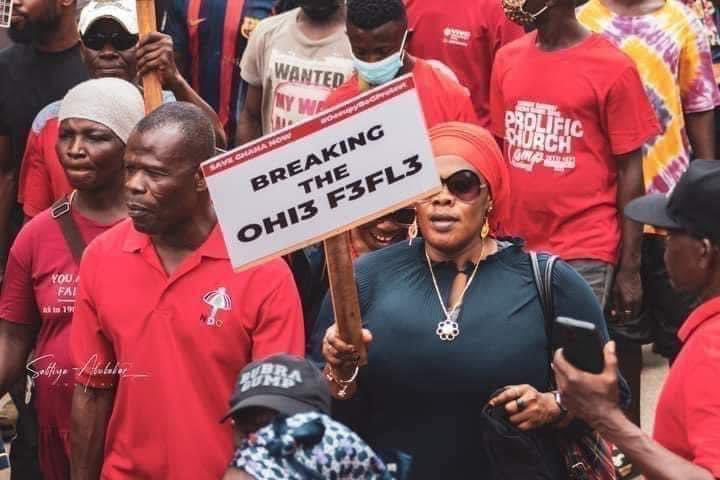 Cocoatea57's tweet photo. One of the reasons why I love Ga Women 😅😅😅 #StopGalamaseyNow #FreeTheCitizensNow #SayNoToGalamsey https://t.co/3bXeFbSRu8