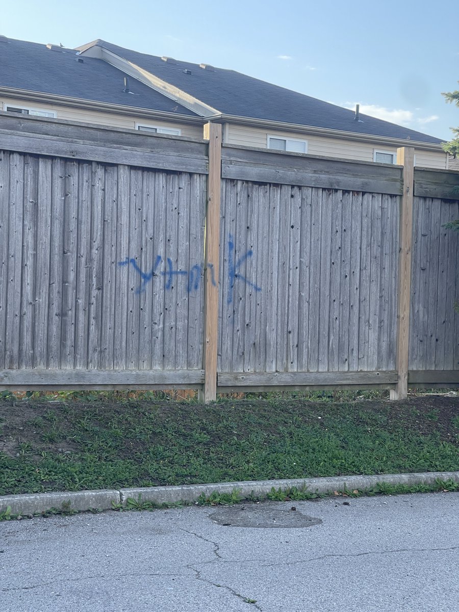The owner or occupant of land is required to clear graffiti off buildings, structures, fences, and surfaces... How long does the business get to bring their property to compliance? Graffiti sends a message that nobody cares about the area. <a href="/CityofLdnOnt/">City of London</a> <a href="/JoshMorganLDN/">Josh Morgan</a> #ldnont