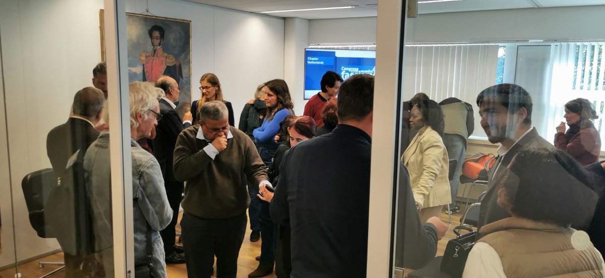 Líderes de la solidaridad con #ALBA-TCP y Palestina, reunidos en la Embajada venezolana en La Haya, debatieron sobre la trascendencia de la #InternacionalAntifascista.
(Izq. a derecha Embajadores Nicaragua, Cuba,  Bolivia y Venezuela)