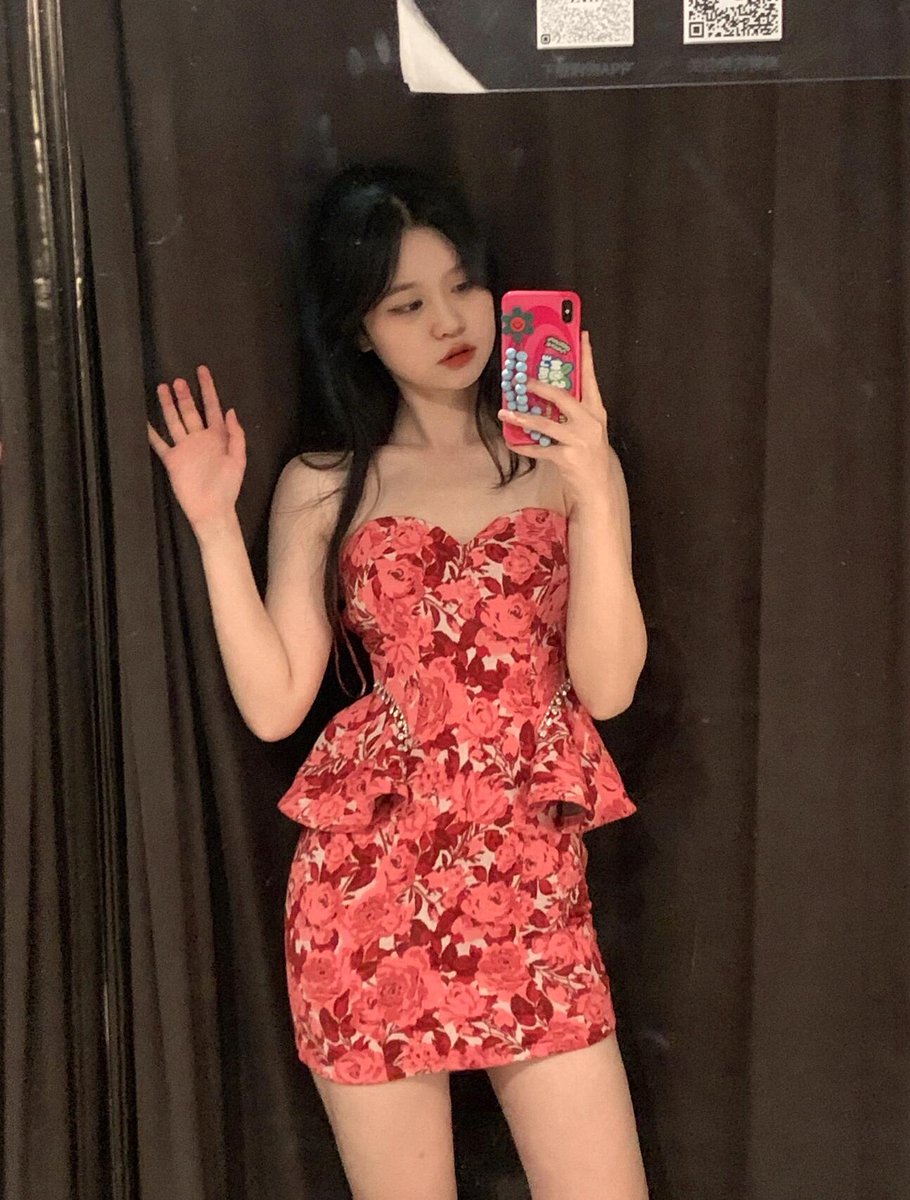 xiaoxue__520's tweet photo. 同事约我打游戏，我精心打扮，他却把我脱光，让我吃他的大鸡吧，没办法只能满足他，然后榨干他...想约我可以私信我姐姐最宠粉{要求粉丝，有点小众爱好，要求干净不邋遢，会玩，会添，会撩情，有意者私信哦}😘 😘 https://t.co/zb3TR25569