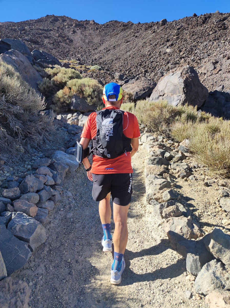 jesus_aldea's tweet photo. Porque al final no recordarás el tiempo que permaneciste en la oficina o arreglando tu casa. Ve y escala la maldita montaña (Jack Kerouac)
En la cima del @pnteide a 3.718 mts https://t.co/WfqhGiusNx