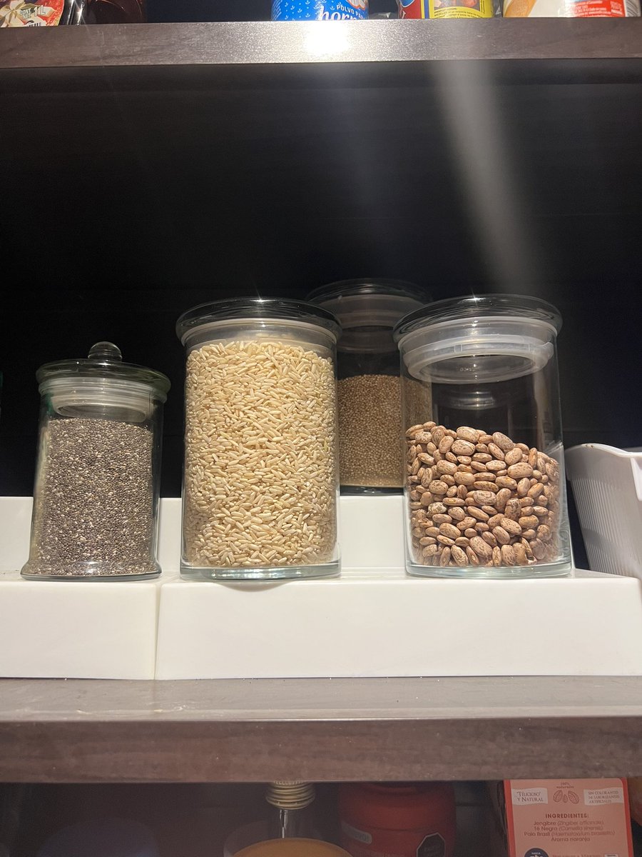 alanPalsz's tweet photo. Me compré frijoles pintos y no negros porque pues match el aesthetic de mi cocina. Oficialmente he enloquecido. https://t.co/GYxivy36Zz