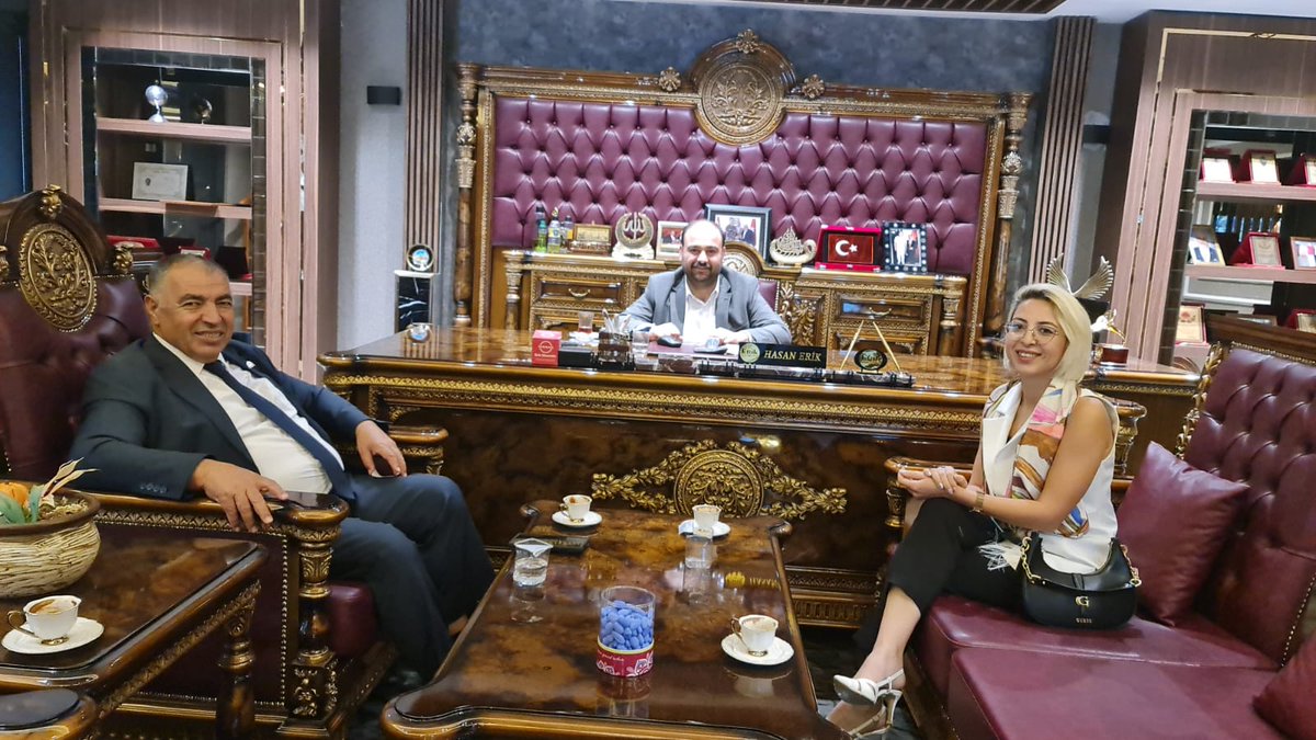 Rose Ekol Medya Gurubu’ndan Abdullah Erik’e ziyaret! 
<a href="/AbdullahErik1/">Abdullah ERİK</a> <a href="/TahirGlebak/">Tahir Gülebak</a> <a href="/gulizargulebakk/">Gülizar Roza Gülebak</a> 
urfanatik.com/haber/21836378…